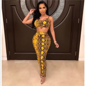 Two piece skirt set.